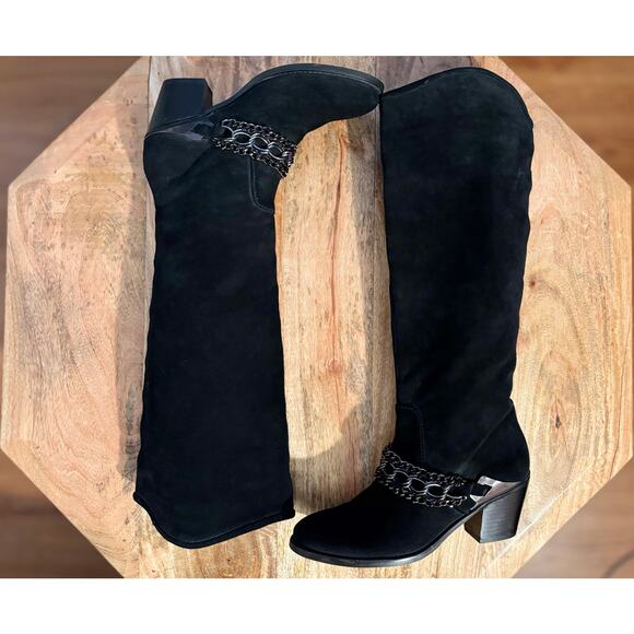 B. MAKOWSKY Blank Suede Boots with Chain Detailing - Picture 1 of 5